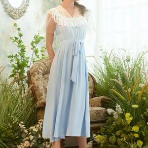 $8 NIGHTGOWN. NEW WITHOUT TAGS. $8 IF BUNDLED SIZE L